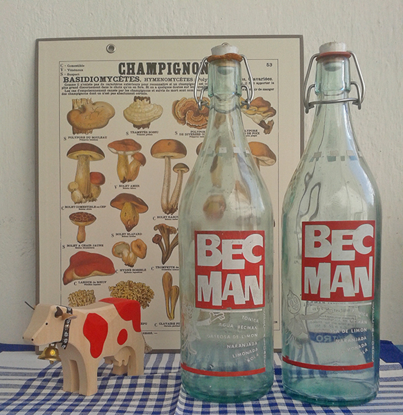 Dos botellas de gaseosa antiguas baratas marca Becman. Gaseosas vintage para comprar online o en Ciclos Riera Barcelona.